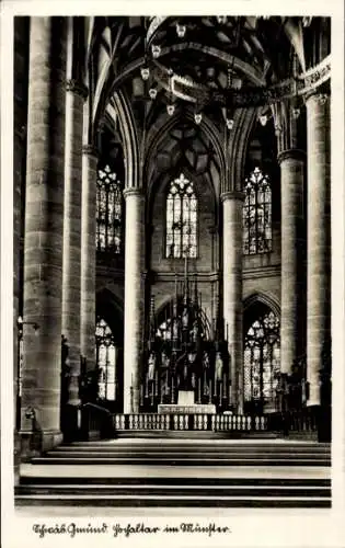 Ak Schwäbisch Gmünd im Ostalbkreis, Hochaltar im Münster, Säulen, Kreuzgewölbe, Kirchenfenster