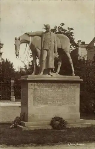 Ak Grimma in Sachsen, Husaren Denkmal