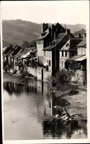 Ak Saint Geniez d'Olt et d'Aubrac Aveyron, Vieilles Maisons sur le Lot