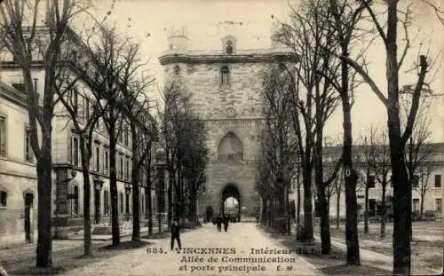 Ak Vincennes Val de Marne, Interieur du Fort, allee de Communication, porte principale