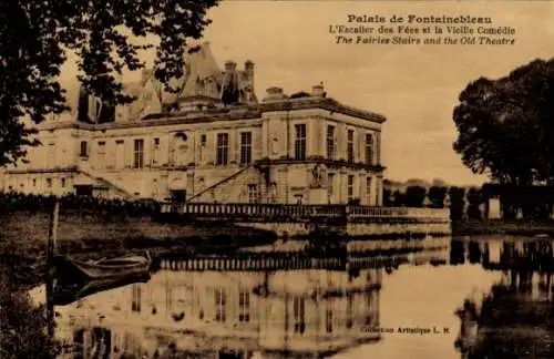 Ak Fontainebleau Seine et Marne, Palast, Escalier des Fees und die Vieille Comedie