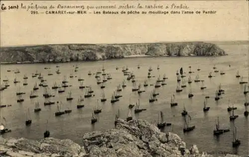 Ak Camaret sur Mer Finistère, Les Bateaux de peche au mouillage dans l'anse de Penhir