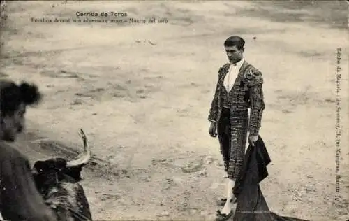 Ak Corrida de Toros, Bombita devant son adversaire mort