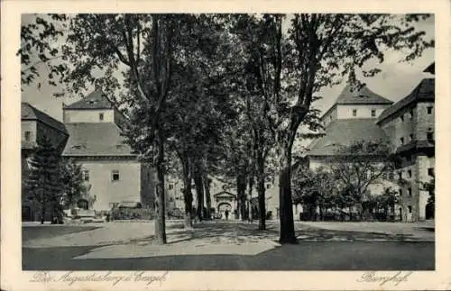 Ak Augustusburg im Erzgebirge, Schloss Augustusburg, Burghof