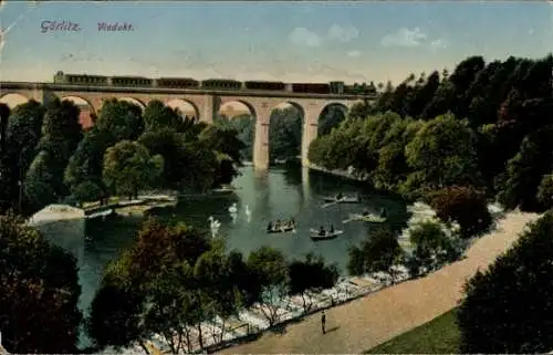 Ak Görlitz in der Lausitz, Viadukt, Ruderboote, Bootsanleger, Schwäne, Eisenbahn