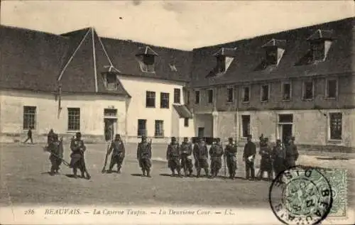 Ak Beauvais Oise, Caserne Taupin, La Deuxieme Cour, Soldaten