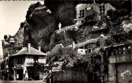 Ak Les Eyzies Dordogne, L'ancien chateau, Xe et XIe siecle aujourd'hui Musee national