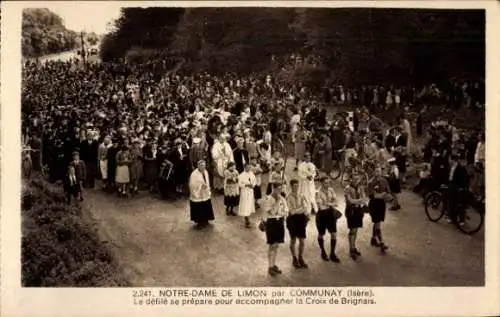 CPA Communay Isère, Notre Dame de Limon, defile se prepare pour accompagner Croix de Brignais