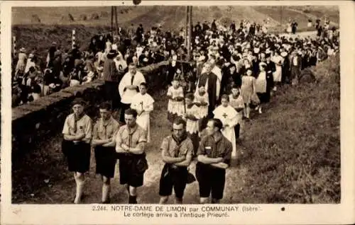 Ak Communay Isère, Notre Dame de Limon, Cortege kommt bei der alten Priorin an