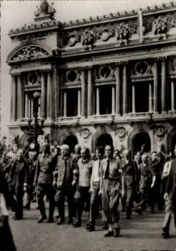 Ak Paris,  Place de l'Opéra, Deutsche Kriegsgefangene