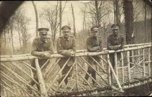 Foto Ak Deutsche Soldaten in Uniformen, I WK