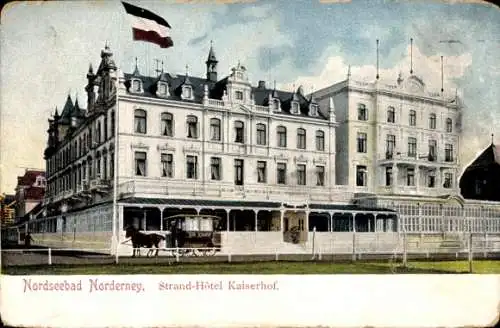 Ak Norderney in Ostfriesland, Nordseebad, Strandhotel Kaiserhof, Totalansicht, Kutsche