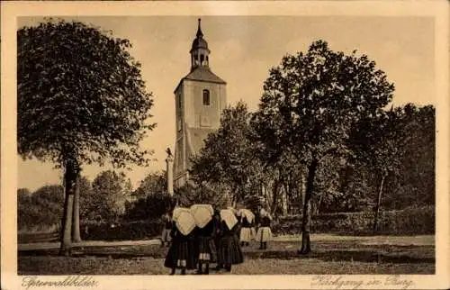 Ak Burg im Spreewald, Kirchgang, Frauen in Tracht