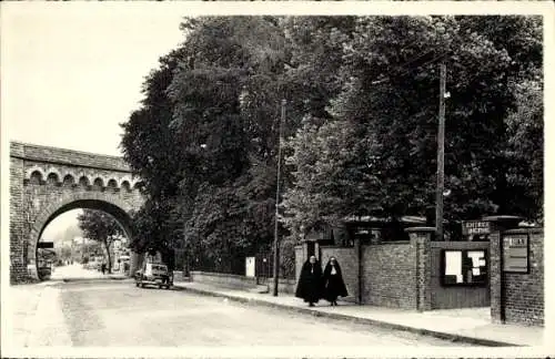 Ak Beauraing Wallonien Namur, Der Ort der Erscheinungen, Außenansicht