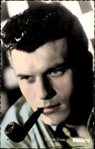 Ak Schauspieler Henri Vidal, Portrait mit Pfeife