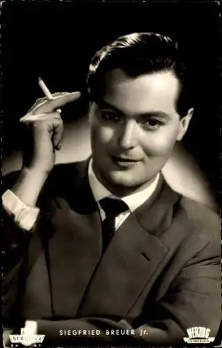 Ak Schauspieler Siegfried Breuer Jr., Zigarette, Film Schwarzwaldmelodie