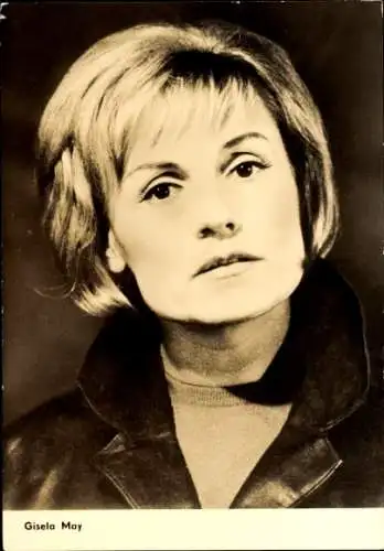 Ak Schauspielerin Gisela May, Portrait