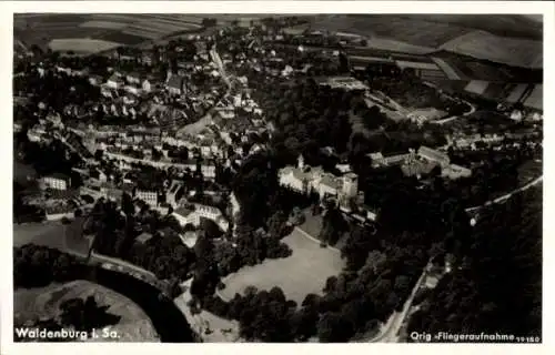 Ak Waldenburg in Sachsen, Gesamtansicht, Fliegeraufnahme