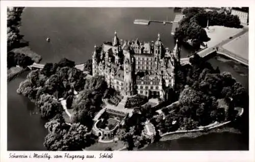 Ak Schwerin Mecklenburg, Fliegeraufnahme vom Schloss