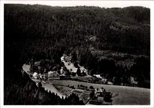 Ak Krähenbad Alpirsbach im Schwarzwald, Fliegeraufnahme, Sanatorium Dr. Würz