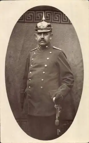 Foto Ak Deutscher Soldat in Uniform, Pickelhaube, Kaiserzeit