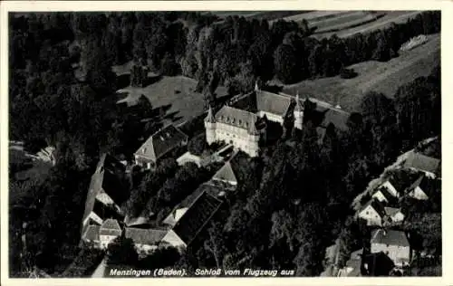 Ak Menzingen Kraichtal in Baden, Fliegeraufnahme, Schloss