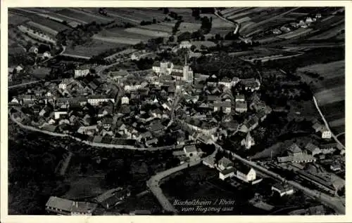 Ak Bischofsheim vor der Rhön Unterfranken, Fliegeraufnahme