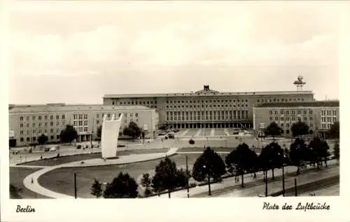 Ak Berlin Tempelhof, Platz der Luftbrücke, Zentralflughafen