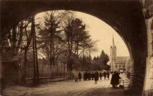 Ak Beauraing Wallonien Namur, Entrée du Parc, L'Arbre des Apparitions et le Pont du Chemin de Fer