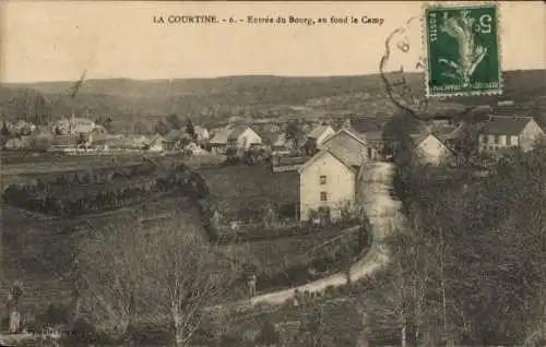 Ak La Courtine Creuse, Entree du Bourg, au fond le Camp