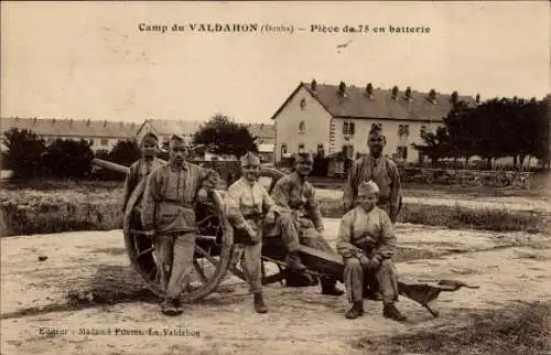 Ak Le Valdahon Doubs, Camp, Piece de 75 en batterie