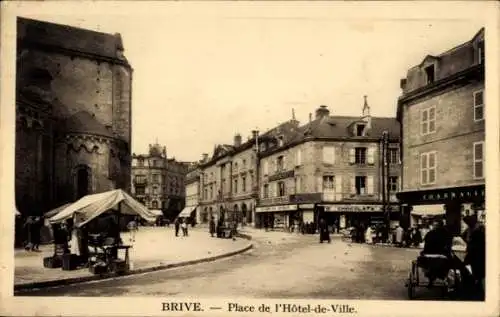 Ak Brive la Gaillarde Corrèze, Place de l’Hotel de Ville