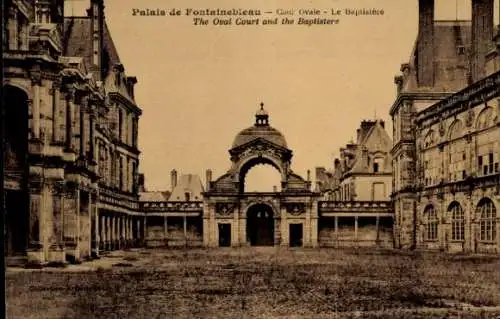 Ak Fontainebleau Seine et Marne, Palast, Cour Ovale, Baptistere