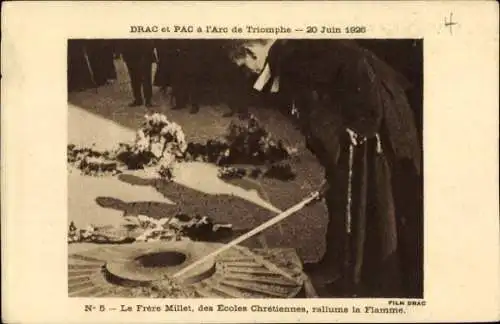 Ak Paris VIII., Drac und Pac am Arc de Triomphe 1926, La Frere Millet, Christliche Schulen