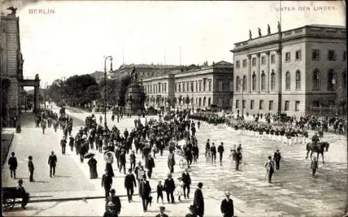 Ak Berlin Mitte, Unter den Linden, Parade