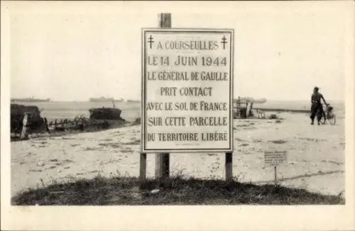 Ak Courseulles sur Mer Calvados, Stele auf der Kontaktstelle von General de Gaulle