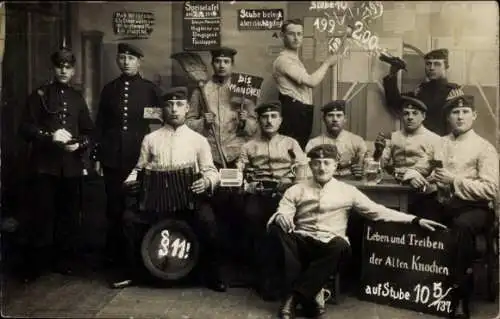 Foto Ak Haguenau Hagenau Elsass Bas Rhin, Deutsche Soldaten in Uniformen, Stube 10 5/137