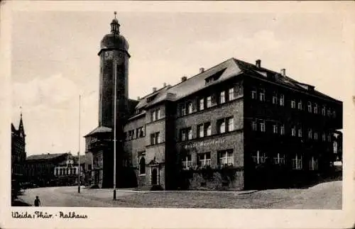 Ak Weida in Thüringen, Straßenpartie mit Blick auf das Rathaus