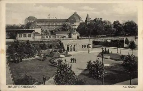 Ak Berlin Tempelhof Mariendorf, am Bahnhof