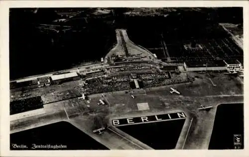 Ak Berlin Tempelhof, Blick auf den Zentralflughafen, Fliegeraufnahme