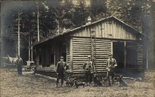 Foto Ak Goslar am Harz, Jäger, Jagdhunde, Dackel, Waldhütte