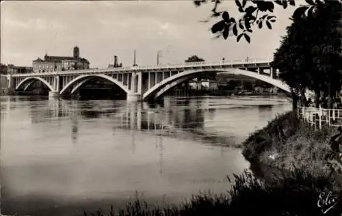 Ak Castillon sur Dordogne Castillon la Bataille Gironde, L'Eglise et la Nouveau Pont