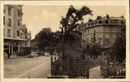 Ak Rodez Aveyron, Avenue Victor Hugo vue du Jardin de la Place d'Armes