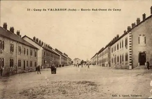 Ak Valdahon Doubs, Entree Sud Ouest du Camp, Gebäude