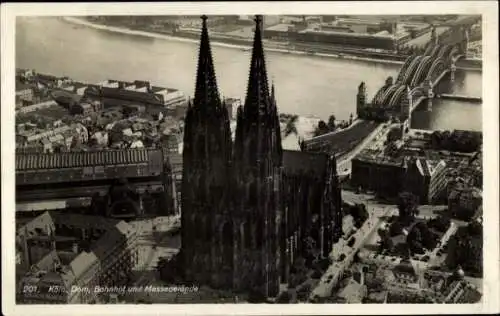 Ak Köln am Rhein, Luftbild, Dom, Bahnhof, Messegelände, Hohenzollernbrücke