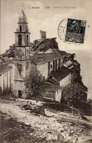 Ak Nonza Haute Corse, Blick auf den Ort am Meer, Kirche, Turmruine, Felsen