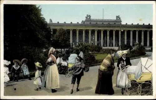 Ak Berlin Mitte, Lustgarten, altes Museum, Frauen in Tracht