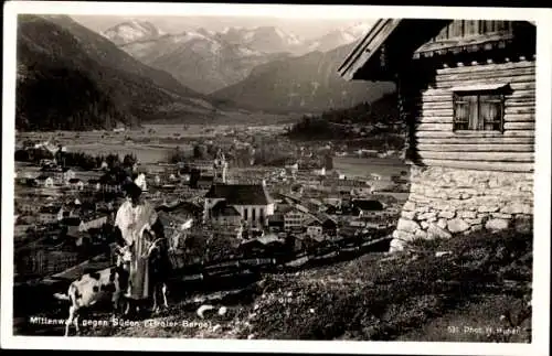 Ak Mittenwald in Oberbayern, Panorama gegen Süden, Tiroler Berge, Frau mit Ziege