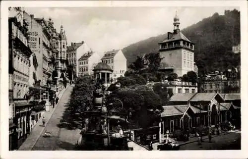 Ak Karlovy Vary Karlsbad Stadt, Markt mit Aufgang zum Schlossberg