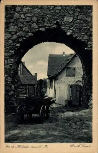 Ak Zwingenberg an der Bergstraße in Hessen, von der Holzlese zurück, Blick durch Tor, Dr. A. Sauer